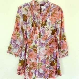 Ona Saez’s flower blouse pink pattern